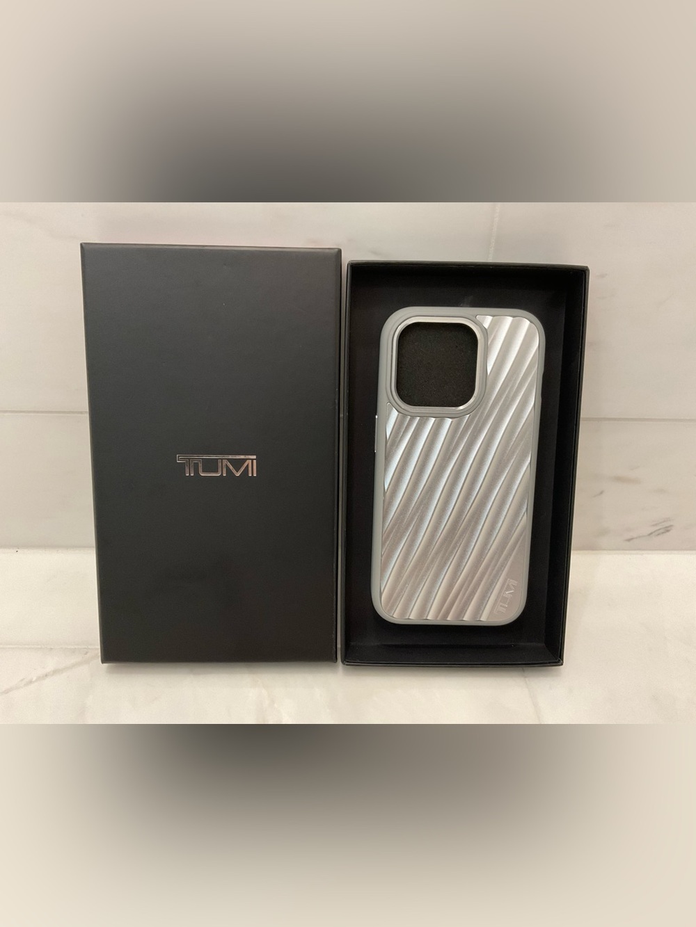 NIB Tumi 19 Degree ALUMINUM Apple iPhone 15 Pro Case - SILVER